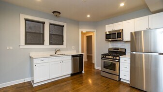 3320 N LeClaire Ave, Unit 2N in Chicago, IL - Building Photo