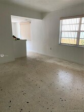 1442 NW 1st St-Unit -1 in Miami, FL - Foto de edificio - Building Photo