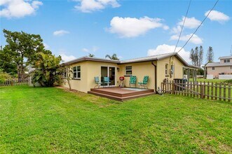 1675 Blakemore Ln in Sarasota, FL - Building Photo - Building Photo