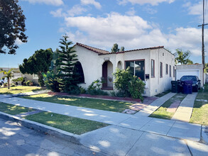 5275 Pacific Ave in Long Beach, CA - Building Photo - Building Photo