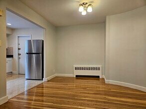 201 Langley Rd in Newton, MA - Foto de edificio - Building Photo