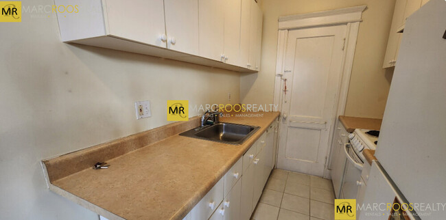 1637 Commonwealth Ave, Unit 9 in Boston, MA - Building Photo - Building Photo