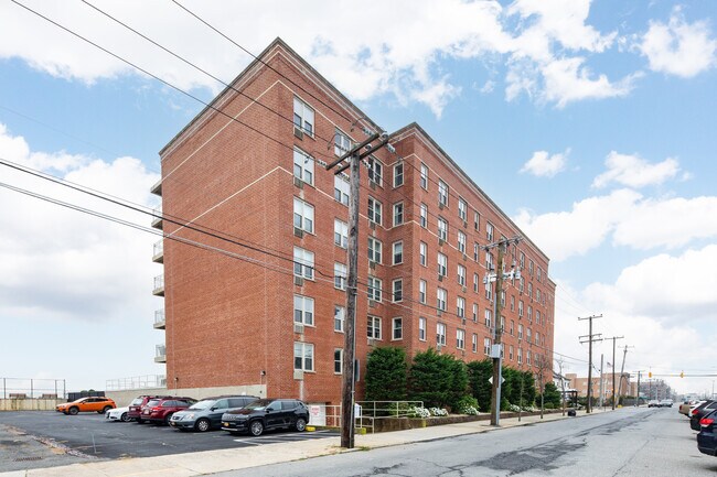 Seaview Terrace Co-Op in Long Beach, NY - Foto de edificio - Building Photo