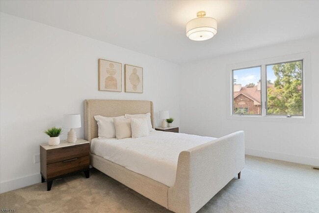 60 Mews Ln