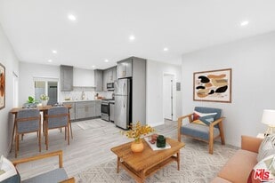 40 Rose Ave in Los Angeles, CA - Building Photo