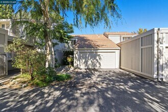 209 Valley Oak Plaza in Martinez, CA - Building Photo - Building Photo