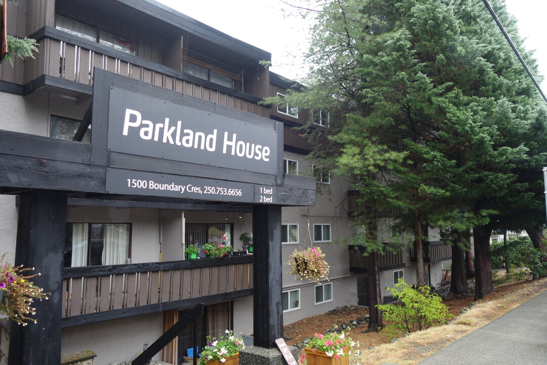 Parkland House in Nanaimo, BC - Building Photo