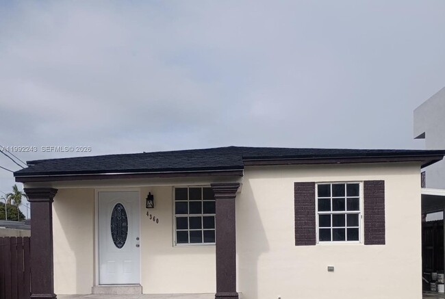 4360 E 10th Ave in Hialeah, FL - Building Photo - Building Photo