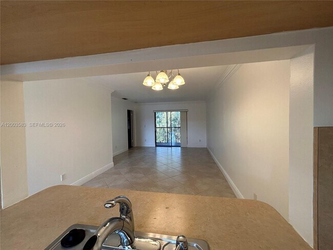 10613 NW 11th St in Pembroke Pines, FL - Building Photo - Building Photo