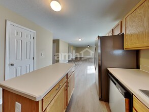 7332 Lavender Ln in Lewis Center, OH - Foto de edificio - Building Photo