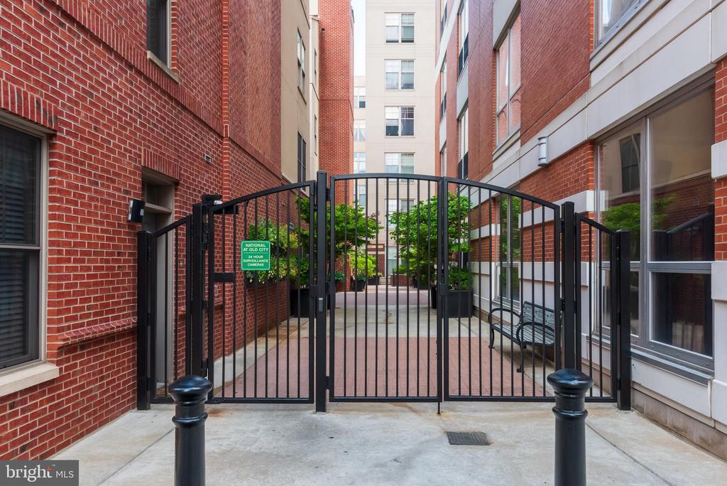 133 N Bread St in Philadelphia, PA - Building Photo