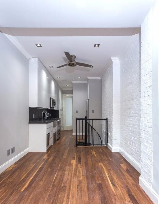 221 Mott St, Unit 1RS in New York, NY - Building Photo - Building Photo