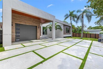 12911 Oleander Rd in North Miami, FL - Building Photo - Building Photo