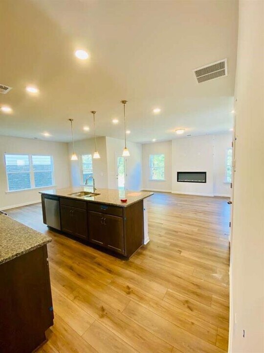 804 Dundee Wy in Cartersville, GA - Building Photo