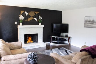 2594 Hummingbird St NE, Unit Unit Bedroom A in Salem, OR - Building Photo - Building Photo