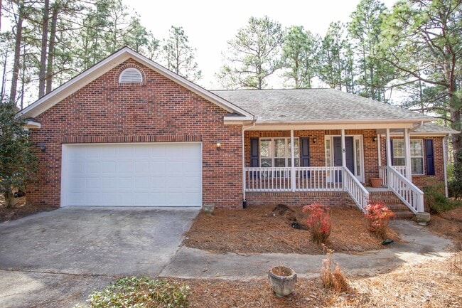 8 Moore Dr in Pinehurst, NC - Building Photo - Building Photo