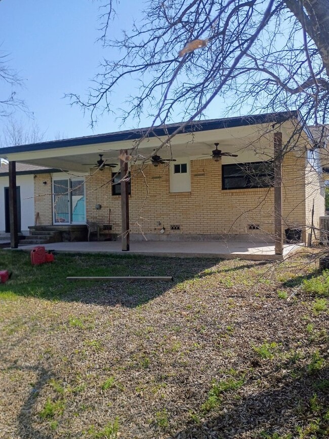 702 S 1st St in Copperas Cove, TX - Building Photo - Building Photo