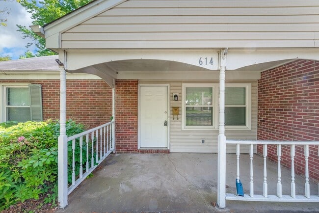 614 Essex Park Dr in Hampton, VA - Building Photo - Building Photo