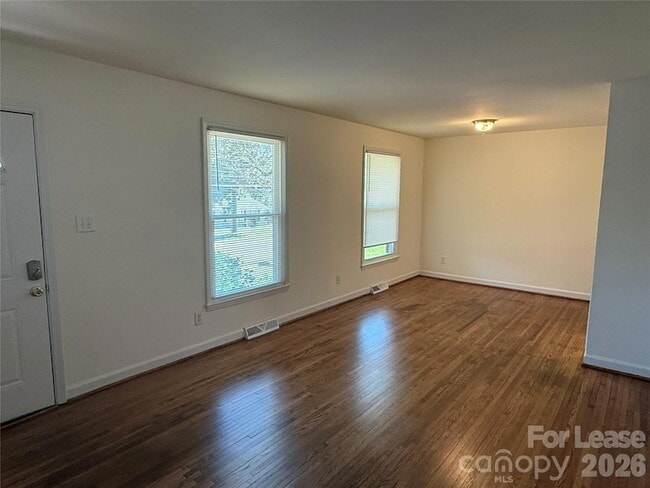 4629 Cinderella Rd in Charlotte, NC - Foto de edificio - Building Photo