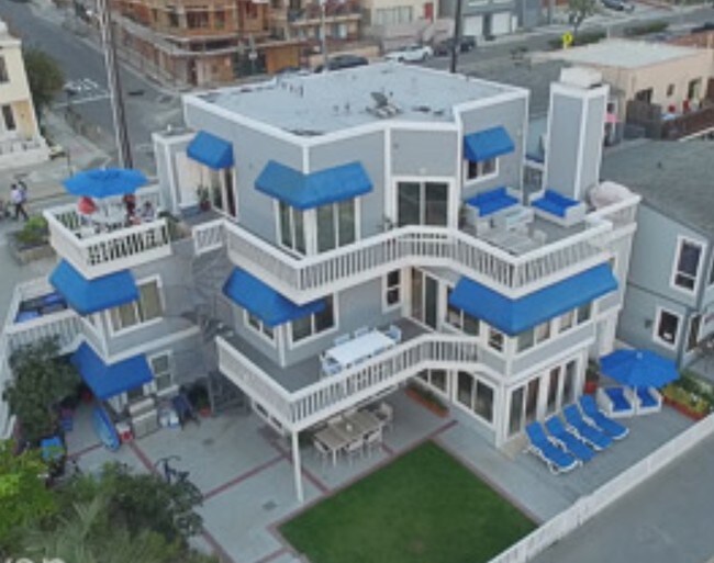 3500 The Strand in Hermosa Beach, CA - Building Photo - Building Photo
