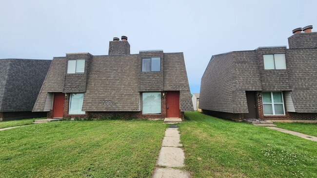 1313 Eastgate Dr in Norman, OK - Building Photo - Building Photo