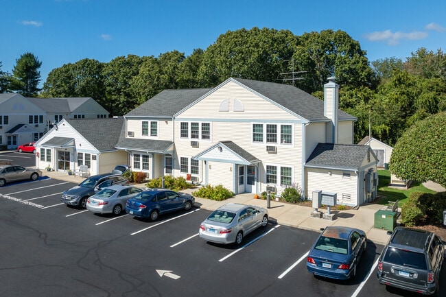 Stonington Arms in Pawcatuck, CT - Foto de edificio - Primary Photo