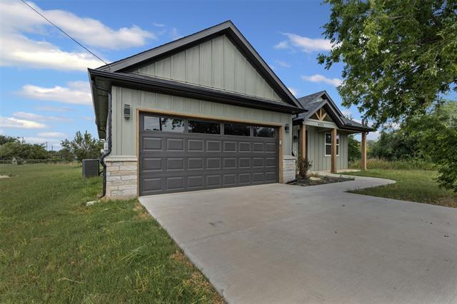 6111 Collins Ct in Granbury, TX - Building Photo - Building Photo