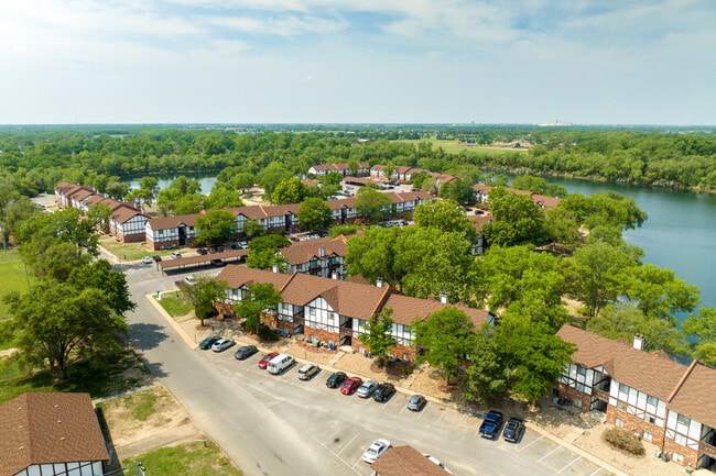 Magnolia Lake Apartments