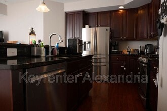 2561 Eastbourne Dr in Leesylvania, VA - Building Photo - Building Photo