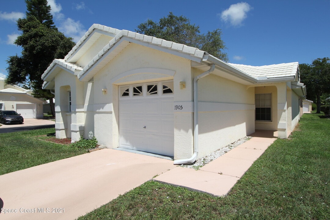 1905 Myrtle Ct NE in Palm Bay, FL - Building Photo