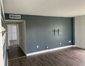 4164 Inverrary Dr in Lauderhill, FL - Building Photo - Building Photo