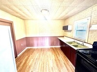 10513 Peach St photo'