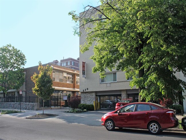 Melrose Shores in Chicago, IL - Building Photo - Building Photo