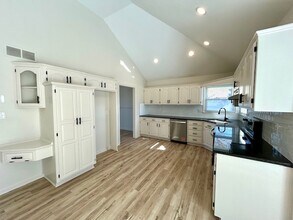 1001 SW Twin Creek Dr in Lee's Summit, MO - Building Photo - Building Photo