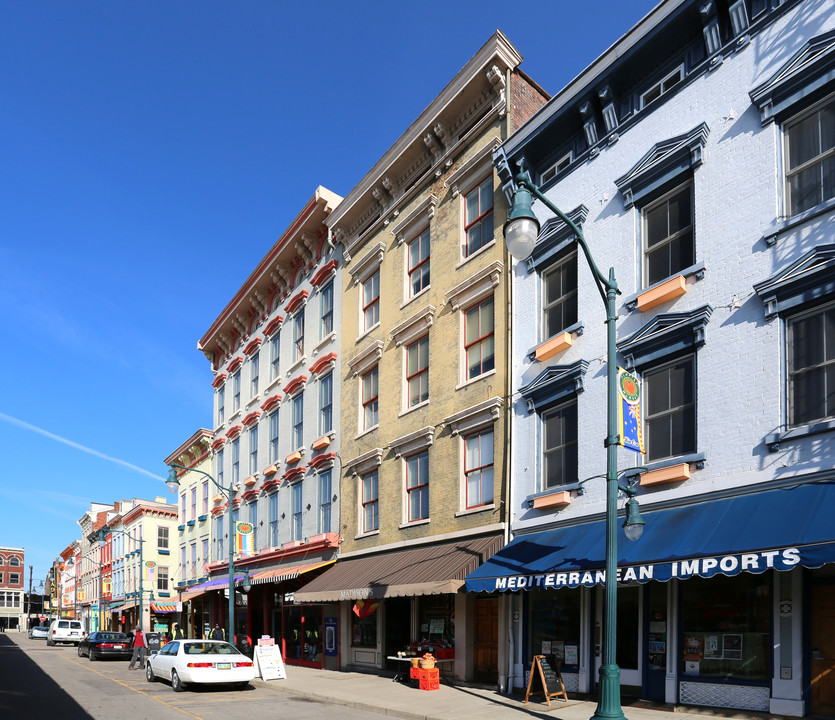 110 W Elder St in Cincinnati, OH - Foto de edificio