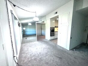 26720 Oak Crossing Rd, Unit C in Santa Clarita, CA - Foto de edificio - Building Photo