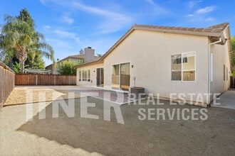 1841 Edgemore Ave in Sacramento, CA - Building Photo - Building Photo