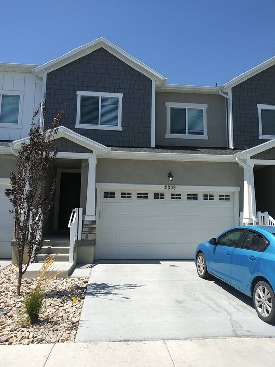 2309 N 3720 W in Lehi, UT - Foto de edificio