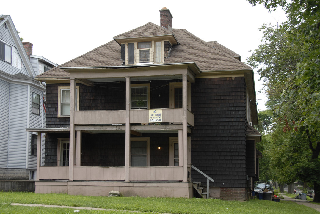 University Apartment House in Syracuse, NY - Foto de edificio