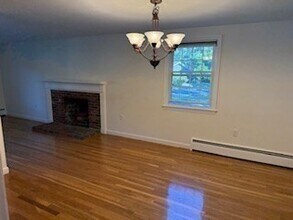 27 Lincoln Cir W in Andover, MA - Building Photo - Building Photo