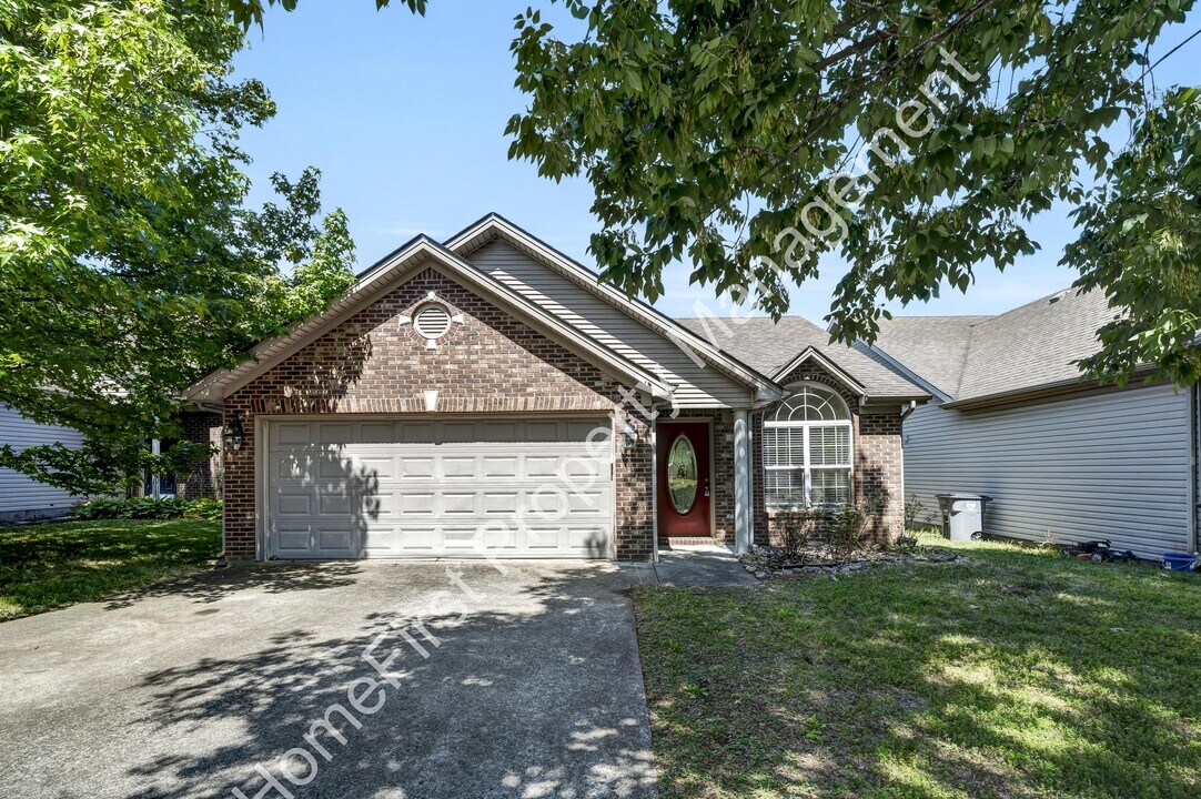 137 Angel Falls Dr in Lexington, KY - Building Photo