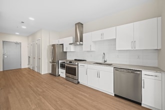 806 Olympic St, Unit 305 in Nashville, TN - Foto de edificio - Building Photo