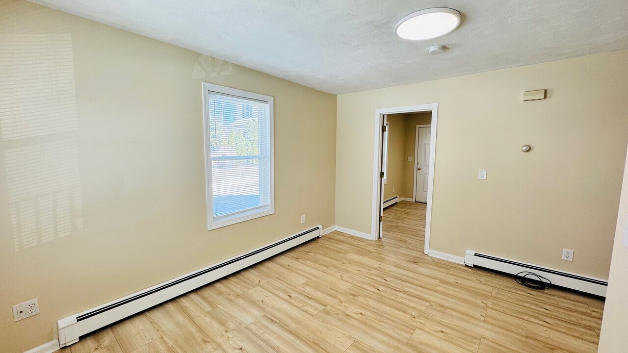 58 Kent St, Unit 1 in Quincy, MA - Foto de edificio