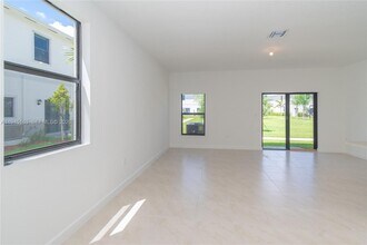 1166 SW 6th Ave in Florida City, FL - Building Photo - Building Photo