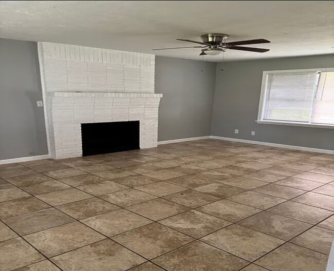 611 N Shady Ln in La Porte, TX - Building Photo - Building Photo