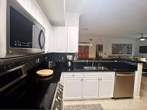 560 S Sapodilla Ave-Unit -303 in West Palm Beach, FL - Building Photo - Building Photo