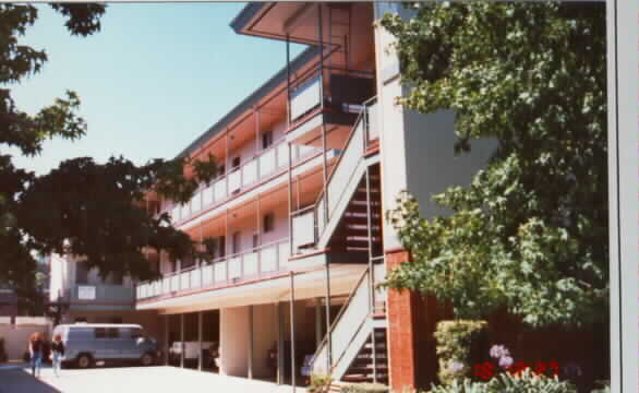 129 Lorton Ave in Burlingame, CA - Foto de edificio - Building Photo