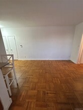 210 Pelham Rd in New Rochelle, NY - Building Photo - Building Photo