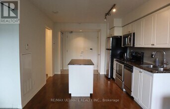 209 Fort York Blvd in Toronto, ON - Building Photo - Building Photo