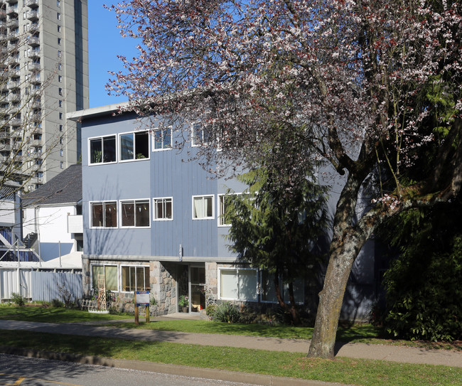 1547 Comox St in Vancouver, BC - Building Photo - Building Photo